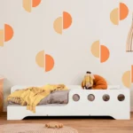 Lit en bois fabriqué en contreplaqué de pin couleur blanc avec entrée à gauche