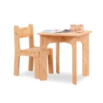 Ensemble pour enfants en bois composé d’une table et d’une chaise fabriqués en contreplaqué de pin
