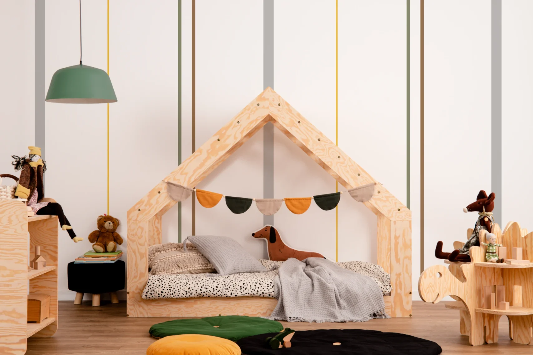 Lit cabane en pin pour enfant structure basse avec sommier MOON G scandinave