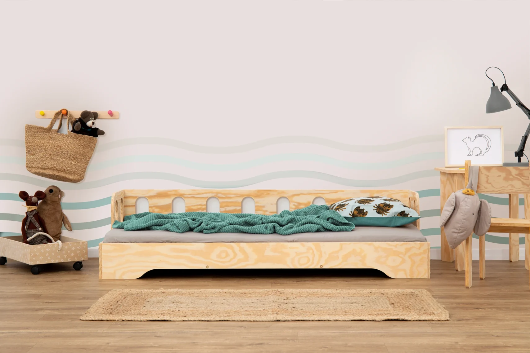 Lit simple en pin pour enfant TILA 1S avec barrière de sécurité et sommier cadre canapé scandinave