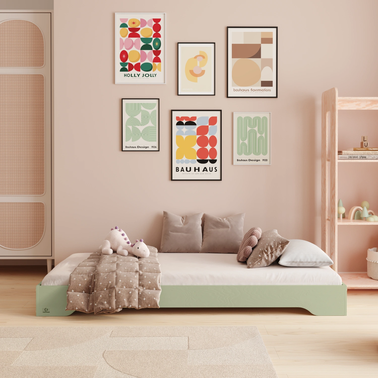 Lit enfant Montessori Tila 7 vert avec matelas et linge de lit dans une chambre d'enfant