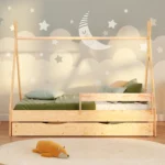 Lit enfant en bois style tipi en contreplaqué de pin couleur bois verni avec barrière latérale et tiroir coulissant