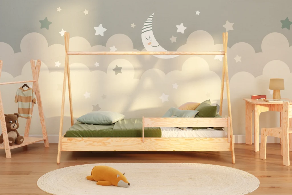 Lit pour enfant en bois de style tipi fabriqué en contreplaqué de pin de couleur bois laqué avec une barrière latérale
