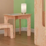 Ensemble pour enfants en bois composé d’une table et d’une chaise fabriqués en contreplaqué de pin