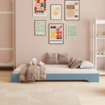 Lit enfant en bois sans barrières fabriqué en contreplaqué de pin couleur bleu