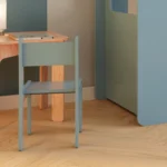 Chaise enfant en bois réalisée en contreplaqué de pin couleur bleue