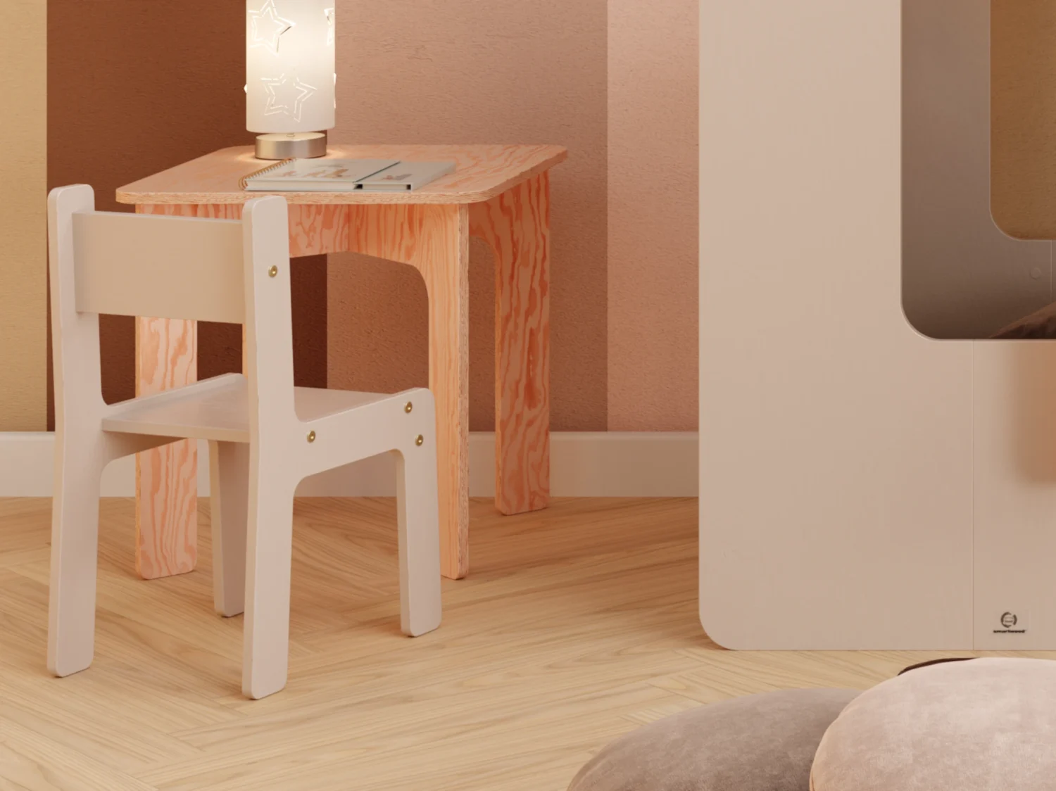 Chaise enfant en bois réalisée en contreplaqué de pin couleur cachemire