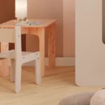 Chaise enfant en bois réalisée en contreplaqué de pin couleur cachemire