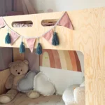 Lit mezzanine enfant en bois avec coin cosy en dessous