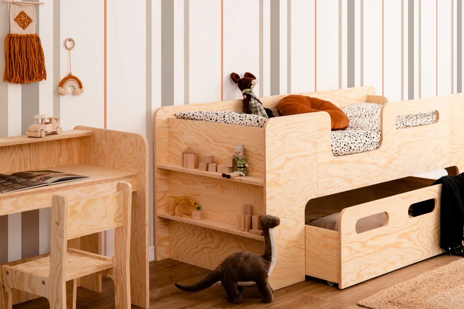 Lit enfant en bois avec tiroir et sommier PIPI Montessori