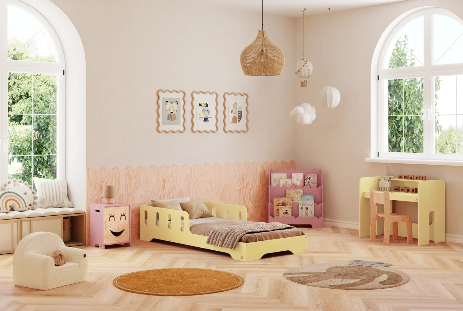 Lit enfant Montessori Tila 6 jaune beurre avec barrière ajourée dans une chambre lumineuse