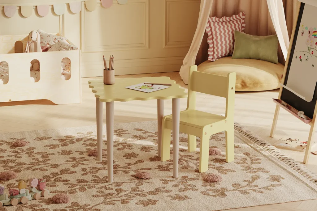 Ensemble enfant SET NALU TAB dans une chambre d’enfant lumineuse, en coloris Jaune Beurre.
