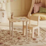 Ensemble enfant SET NALU TAB dans une chambre d’enfant chaleureuse, avec finition Laque.