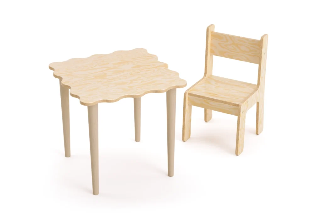 Ensemble enfant SET NALU TAB avec table et chaise en bois naturel, coloris Naturel, packshot sur fond blanc.